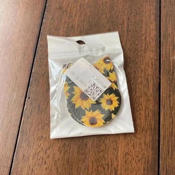 🆕Sunflower Water Drop Shaped  Earrings🆕 - Picture 2 of 2